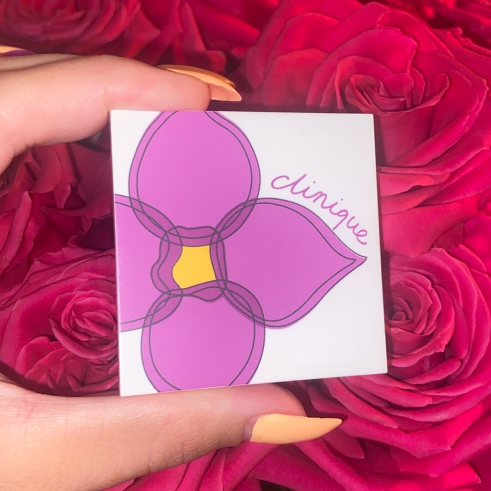 Clinique 19 blackberry frost eyeshadow & 01 new clover blush duo compact 🌸 New!